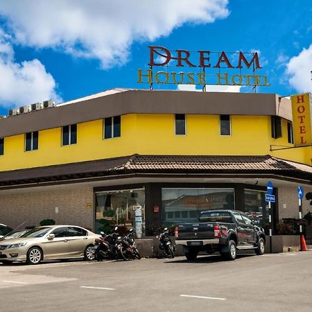 Dream House Hotel Skudai Exterior photo