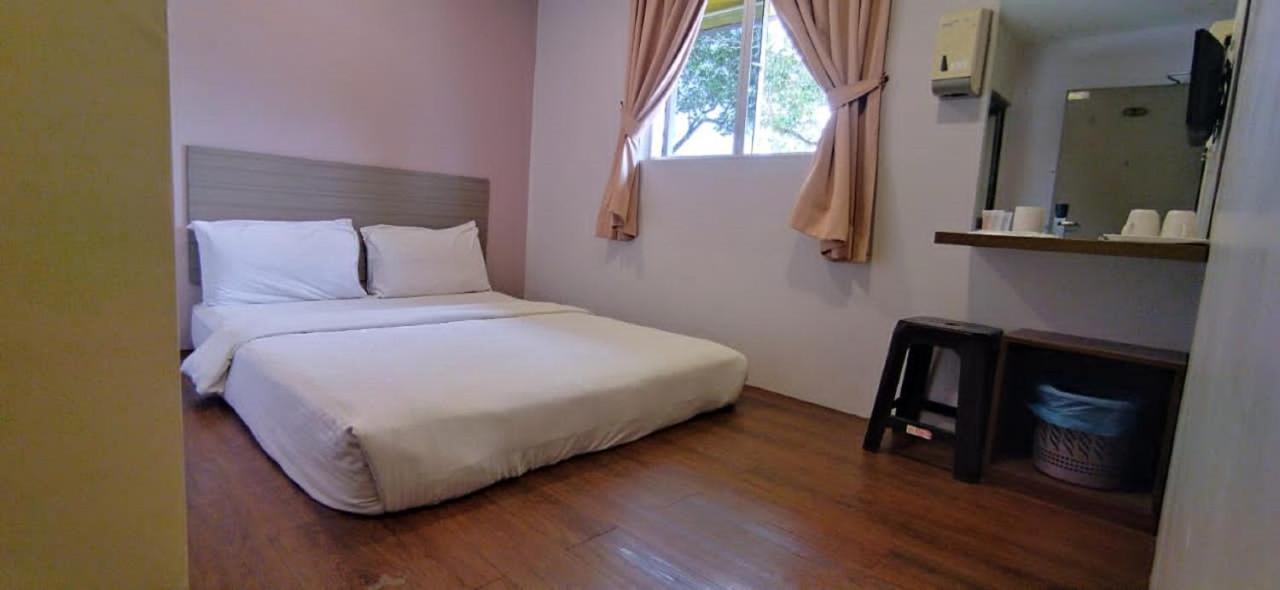 Dream House Hotel Skudai Exterior photo
