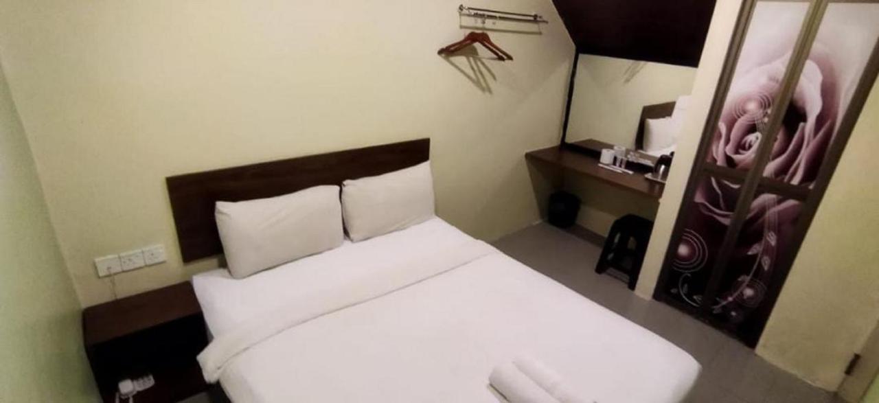 Dream House Hotel Skudai Exterior photo