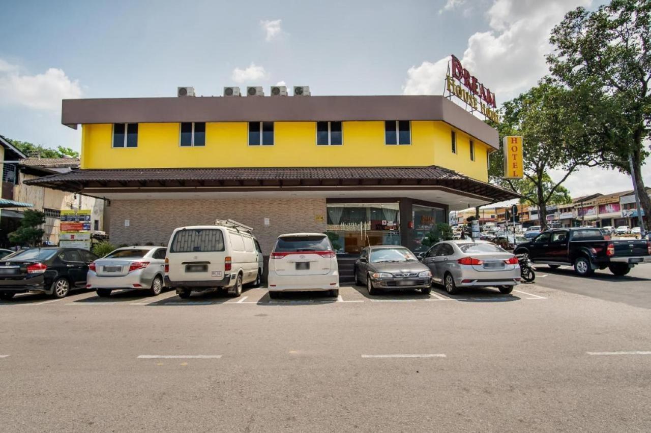 Dream House Hotel Skudai Exterior photo
